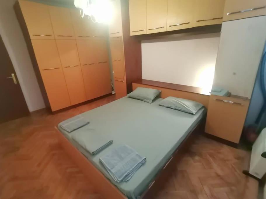 J Family Budget Appartement Vidin Buitenkant foto